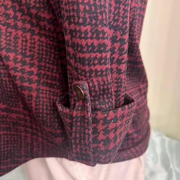 New Directions Petites. Sz PS. Soft 1/2 Button Placket Houndstooth Pullover. B1 - Picture 3 of 9